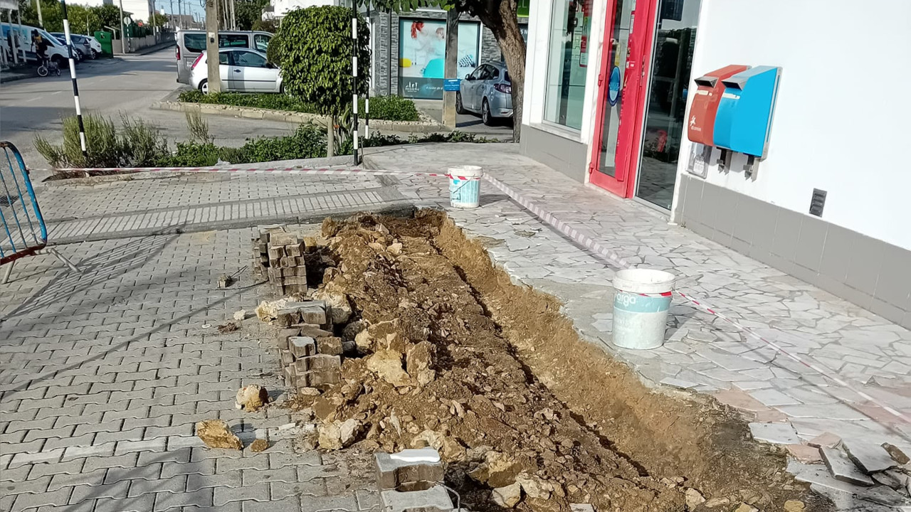 Requalificação do passeio na Rua da Igreja