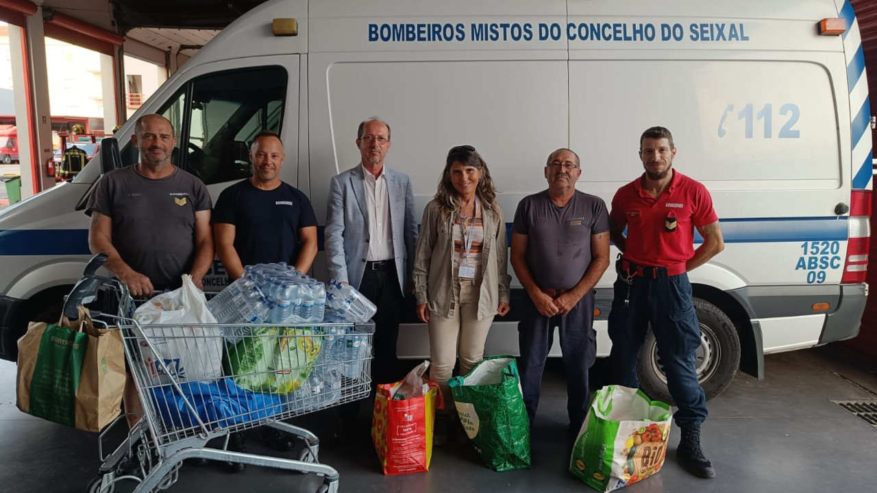 Donativos do Colégio Vila Alegre aos Bombeiros