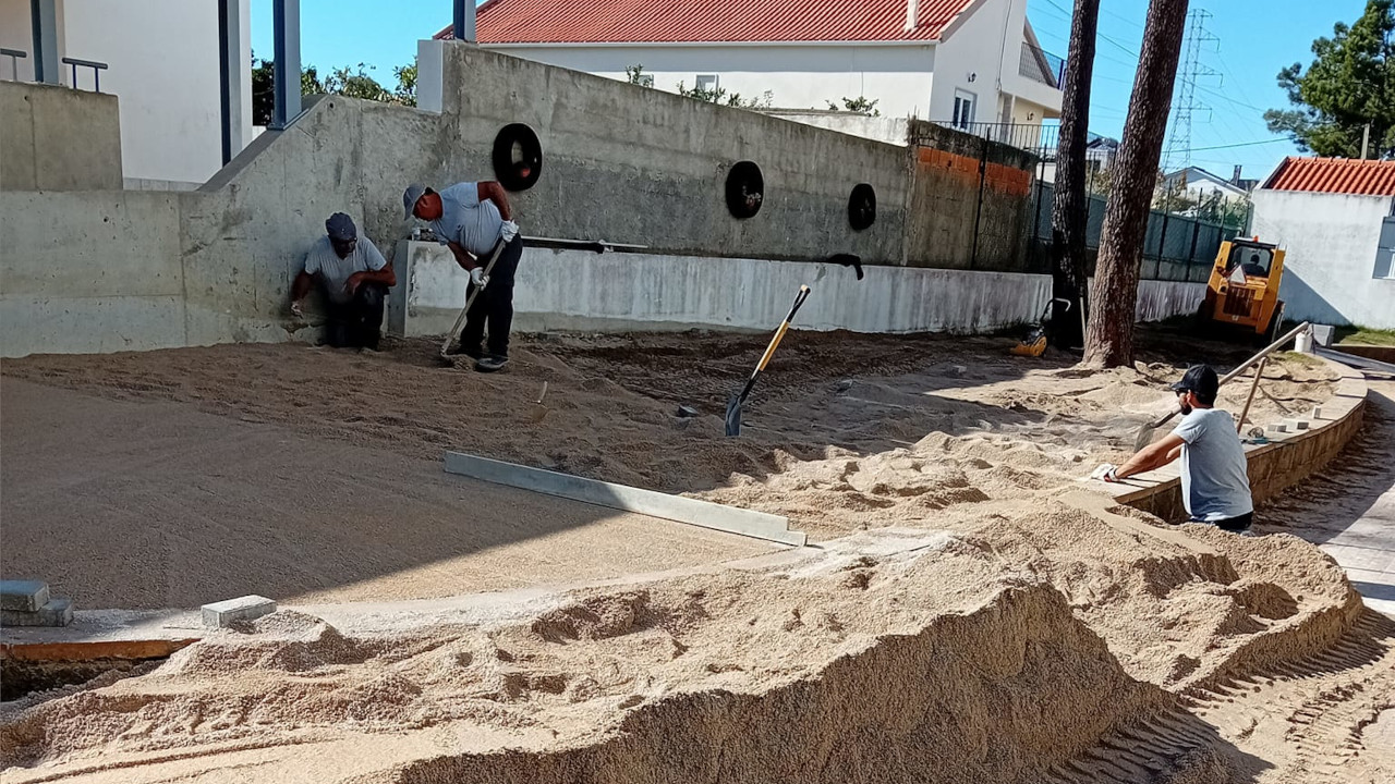 Espaço de recreio na Escola Básica dos Redondos